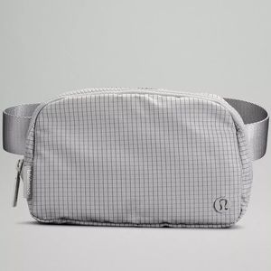 lululemon Everywhere Belt Bag Seal Grey/Graphite Grey